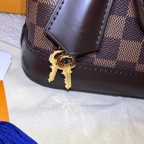 Authentic LOUIS VUITTON Alma BB in Damier Ebene - Picture 3 of 11